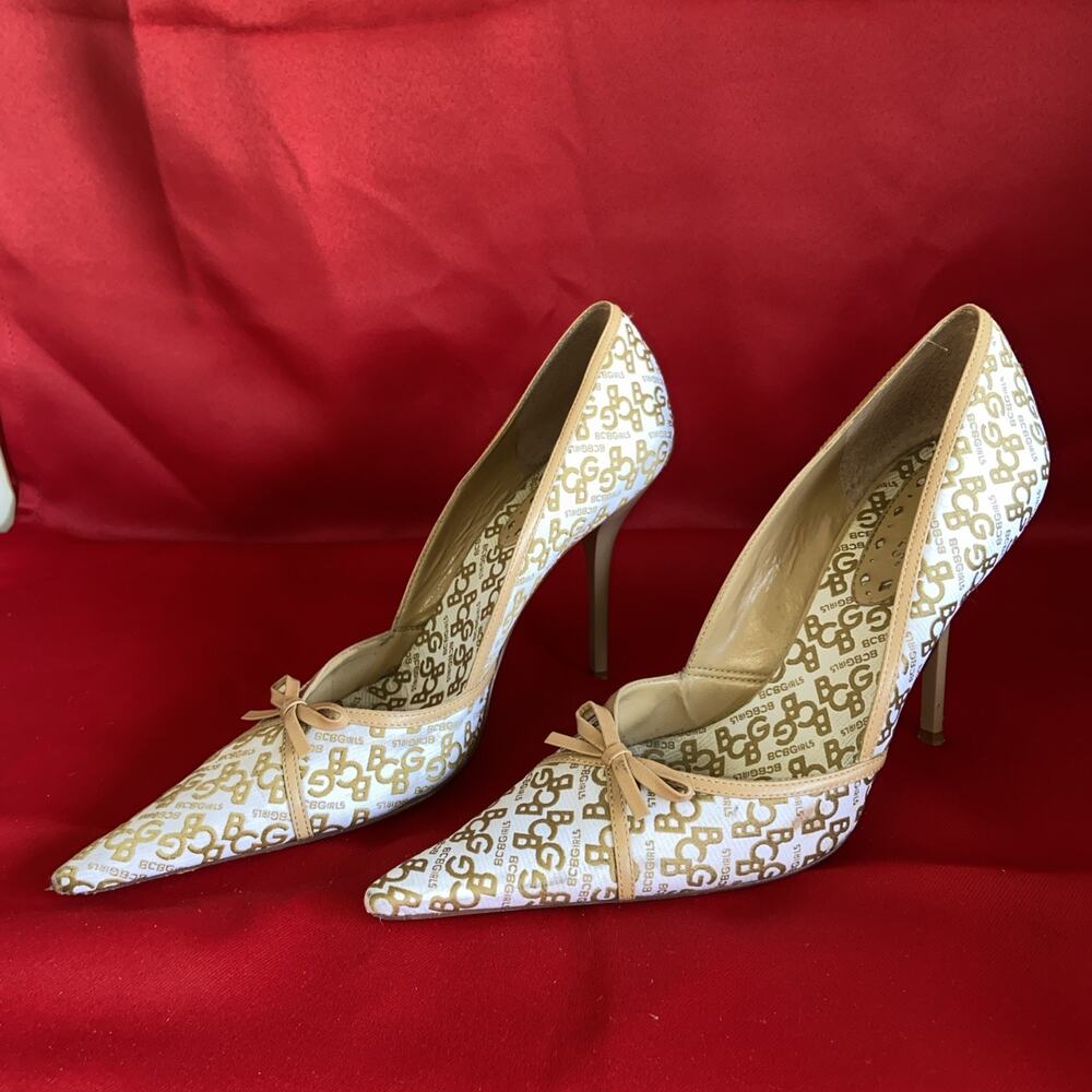 Vintage Y2K BCBG Stiletto Heels Pointed Toe Monogram Size 8.5 B All Over Print